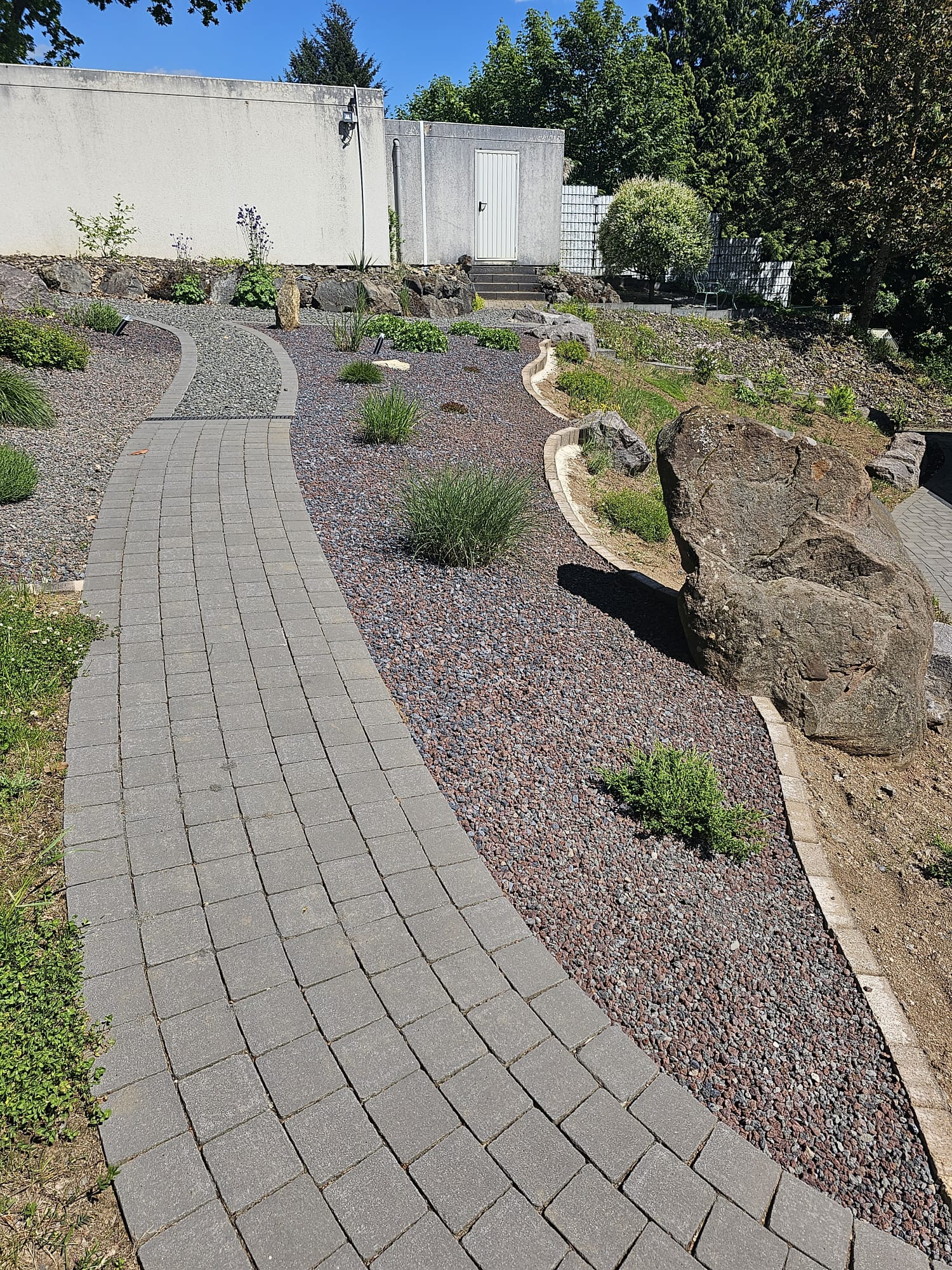 Wegebau mit Kiesgarten